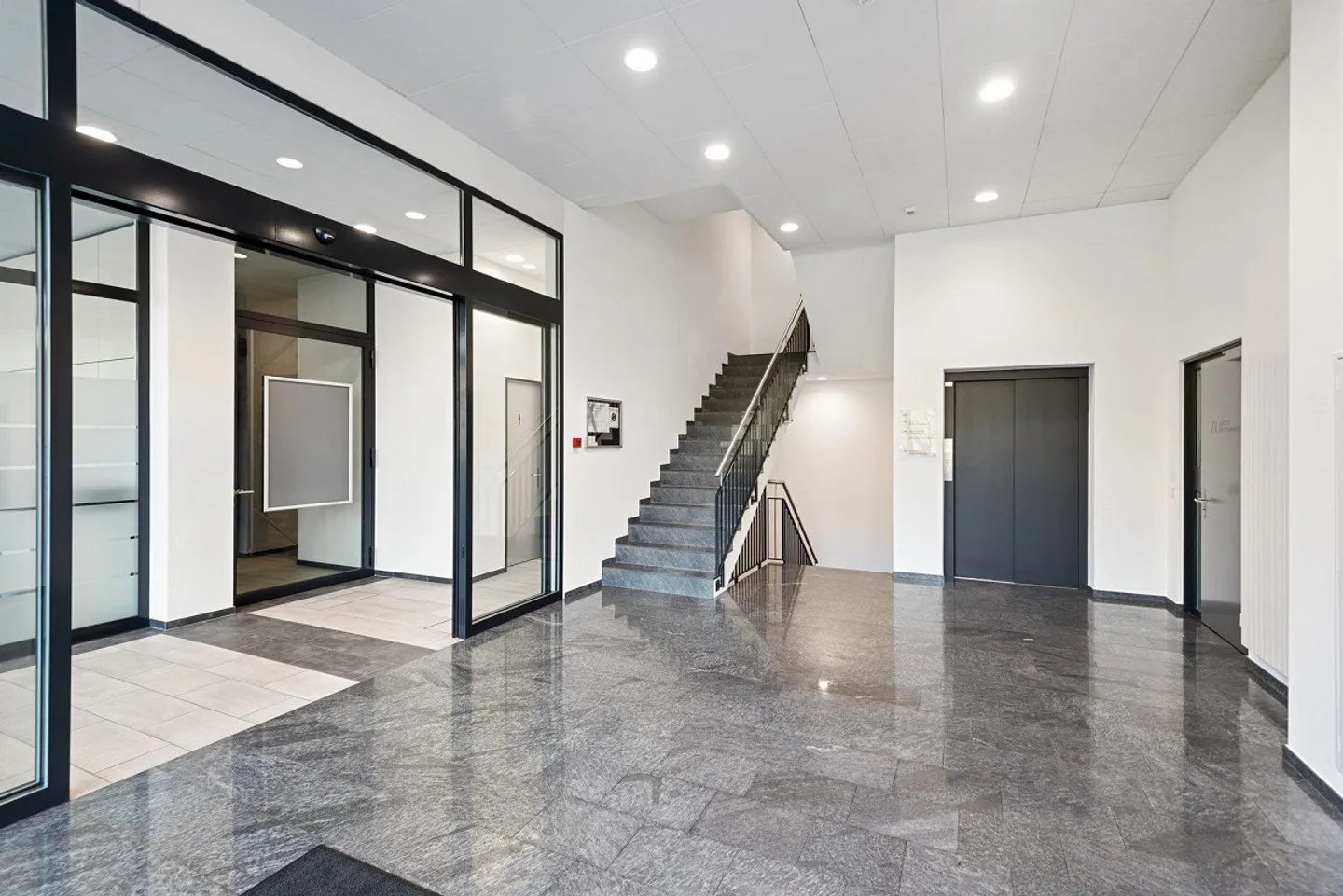 Modernes Büro in Baar - Foto 2 von 11