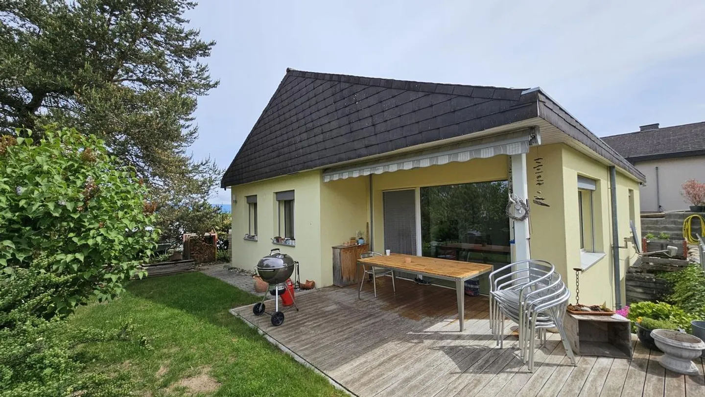 Maison individuelle de 5,5 pièces dans un emplacement calme à Kerzers - Photo 1 sur 15