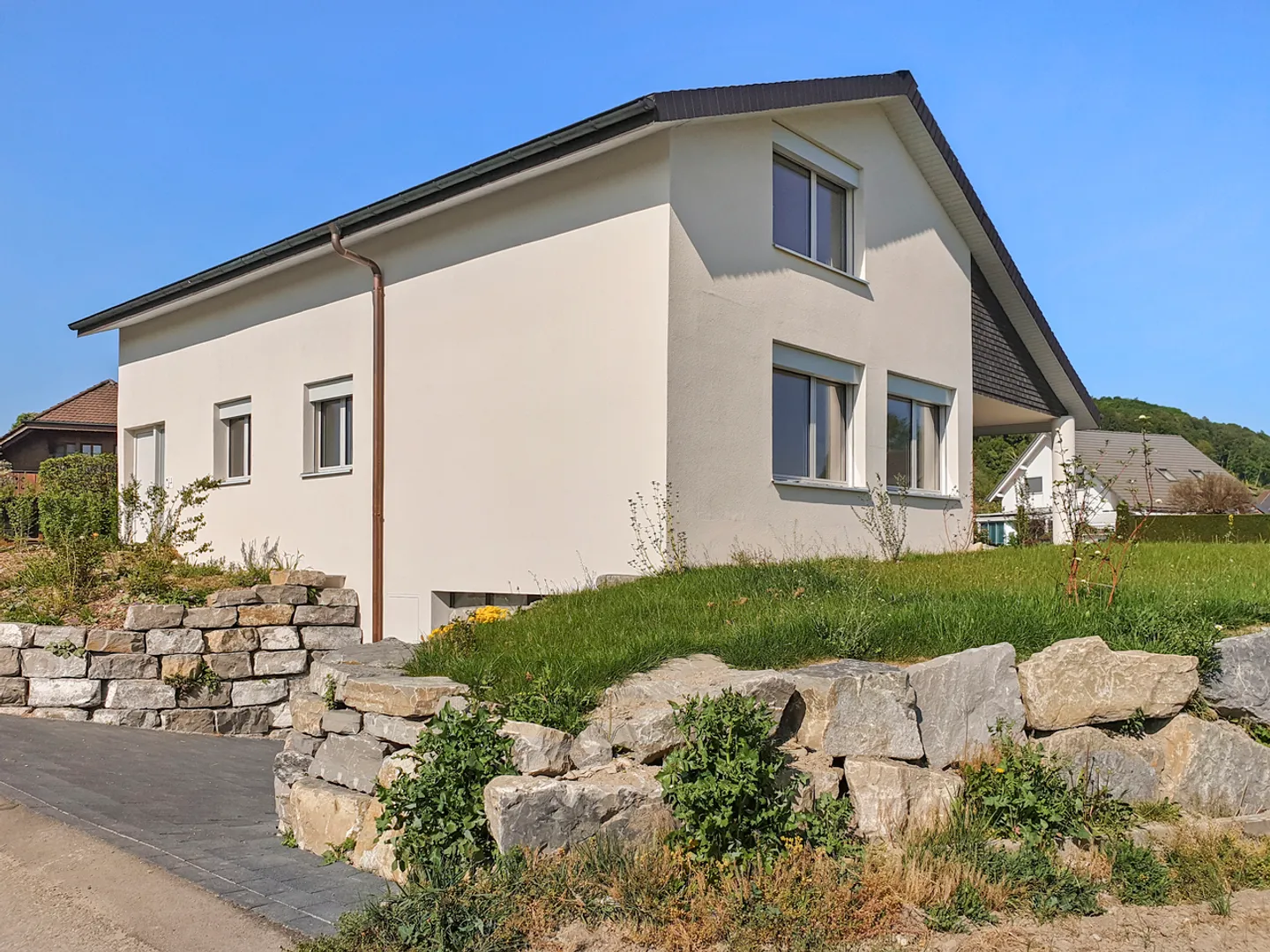 Maison individuelle charmante et modernisée avec jardin et piscine - Photo 1 sur 9