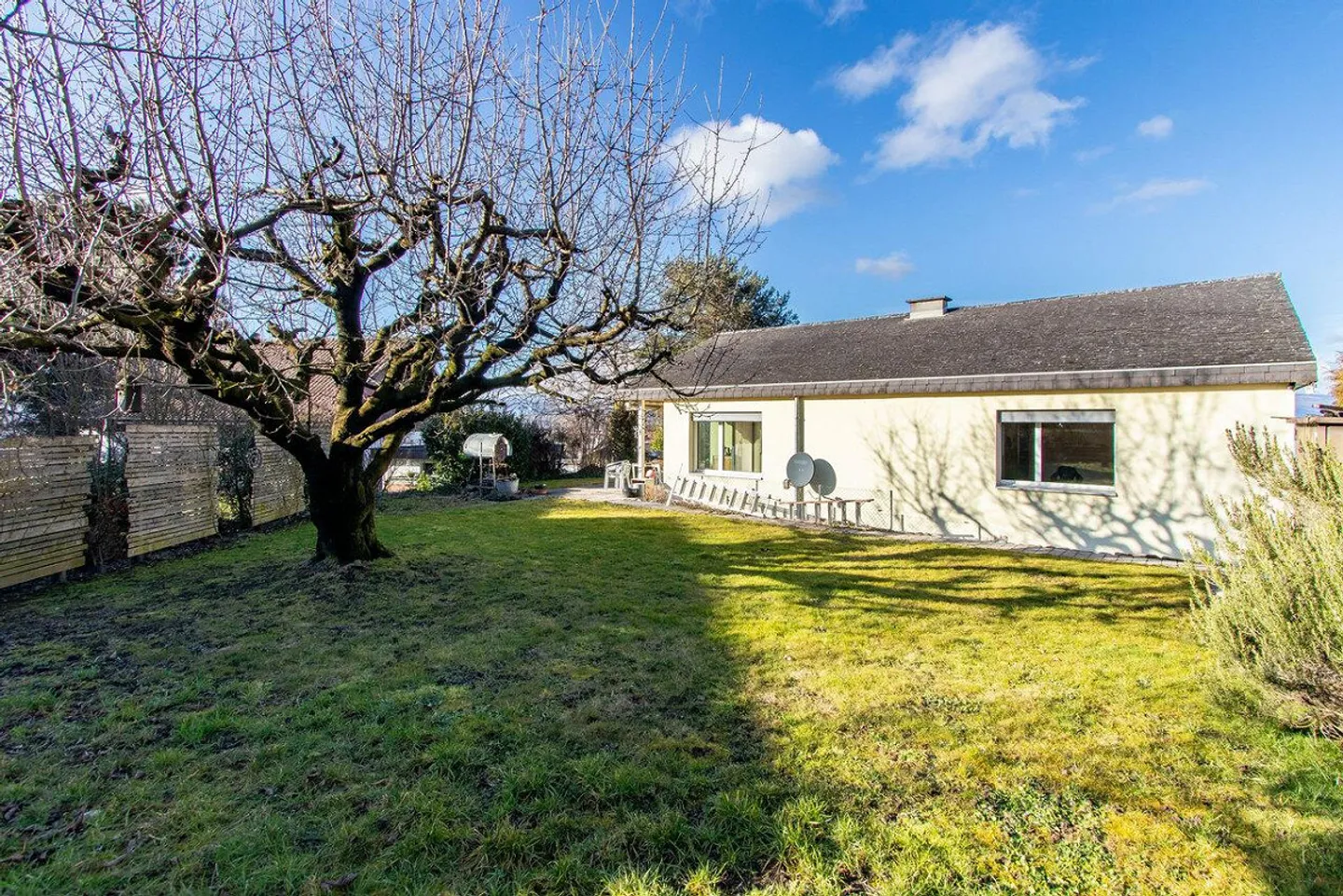 Maison individuelle de 5,5 pièces dans un emplacement calme à Kerzers - Photo 3 sur 15
