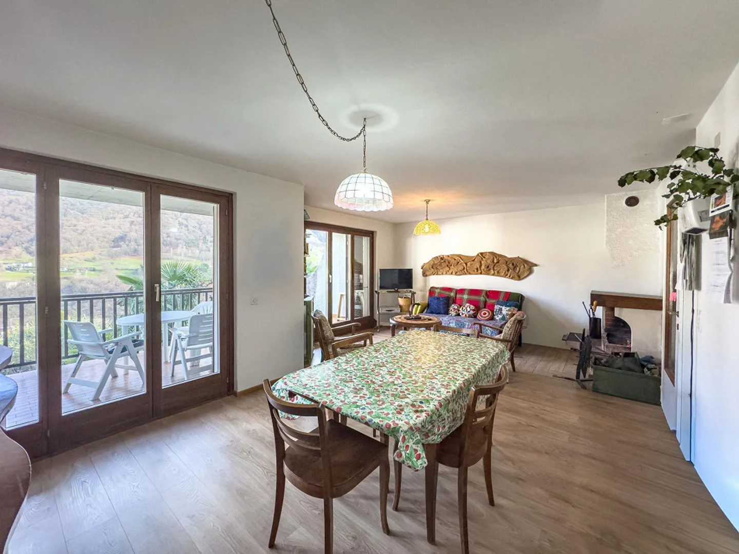 Casa gemella con giardino ad Arogno - Foto 6 di 9