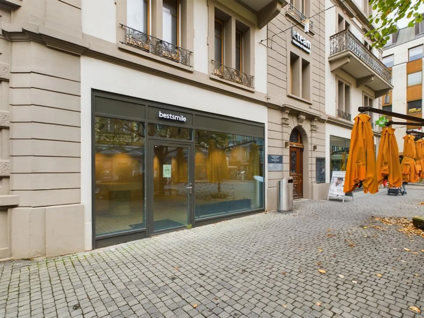 SPAZIO COMMERCIALE MODERNO E IDEALMENTE SITUATO - Foto 1 di 10