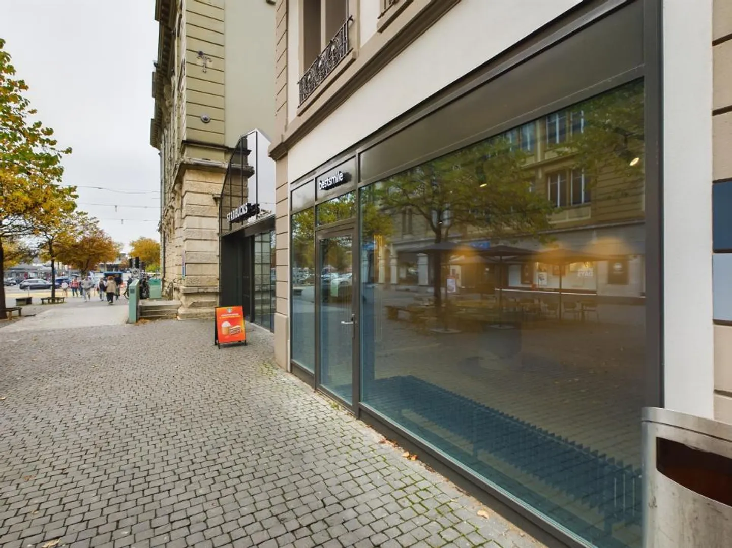 SPAZIO COMMERCIALE MODERNO E IDEALMENTE SITUATO - Foto 2 di 10