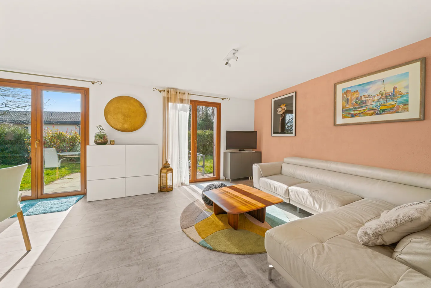 Elegant townhouse with garage in a quiet environment - Photo 3 of 13