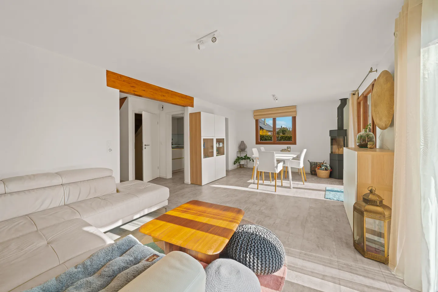 Elegant townhouse with garage in a quiet environment - Photo 2 of 13