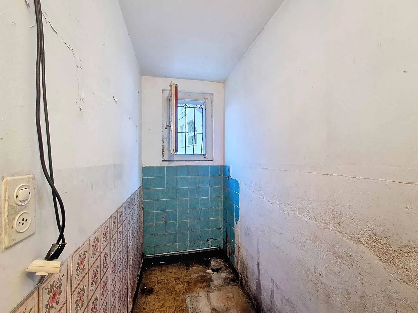 Detached house with potential for enhancement - Photo 12 of 13