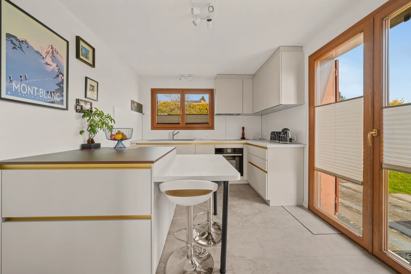 Elegant townhouse with garage in a quiet environment - Photo 5 of 13