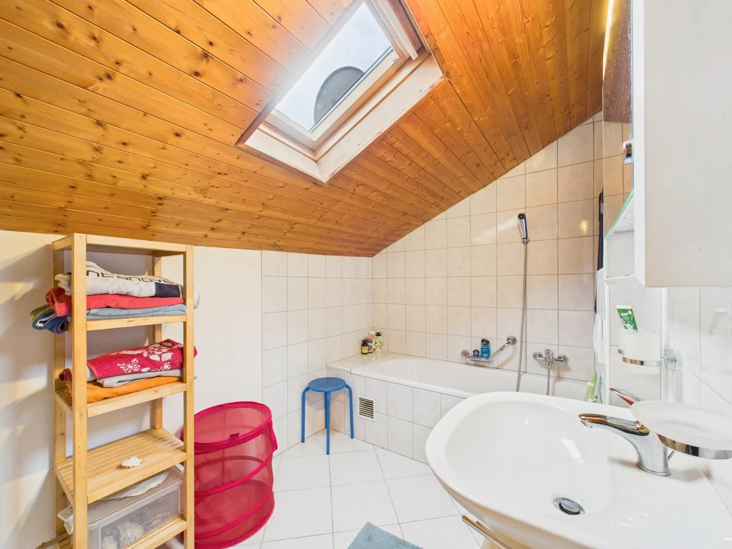 Geräumiges und helles freistehendes Reihenhaus mit 5 Zimmern in Novaggio - Foto 9 von 11