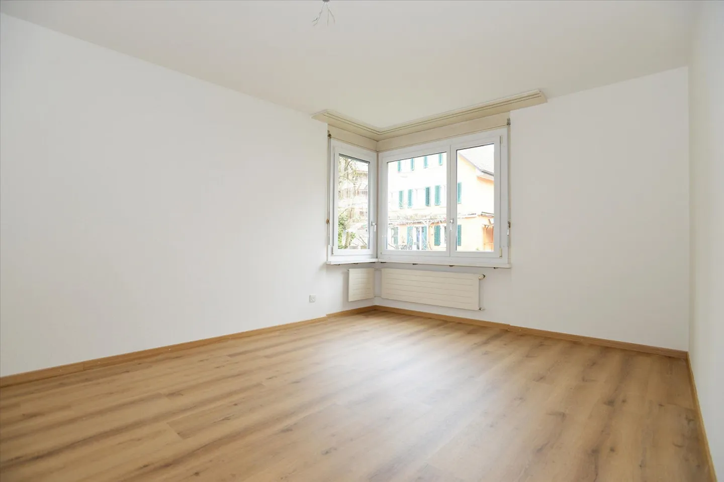 Appartement spacieux avec jardin - Photo 6 sur 8