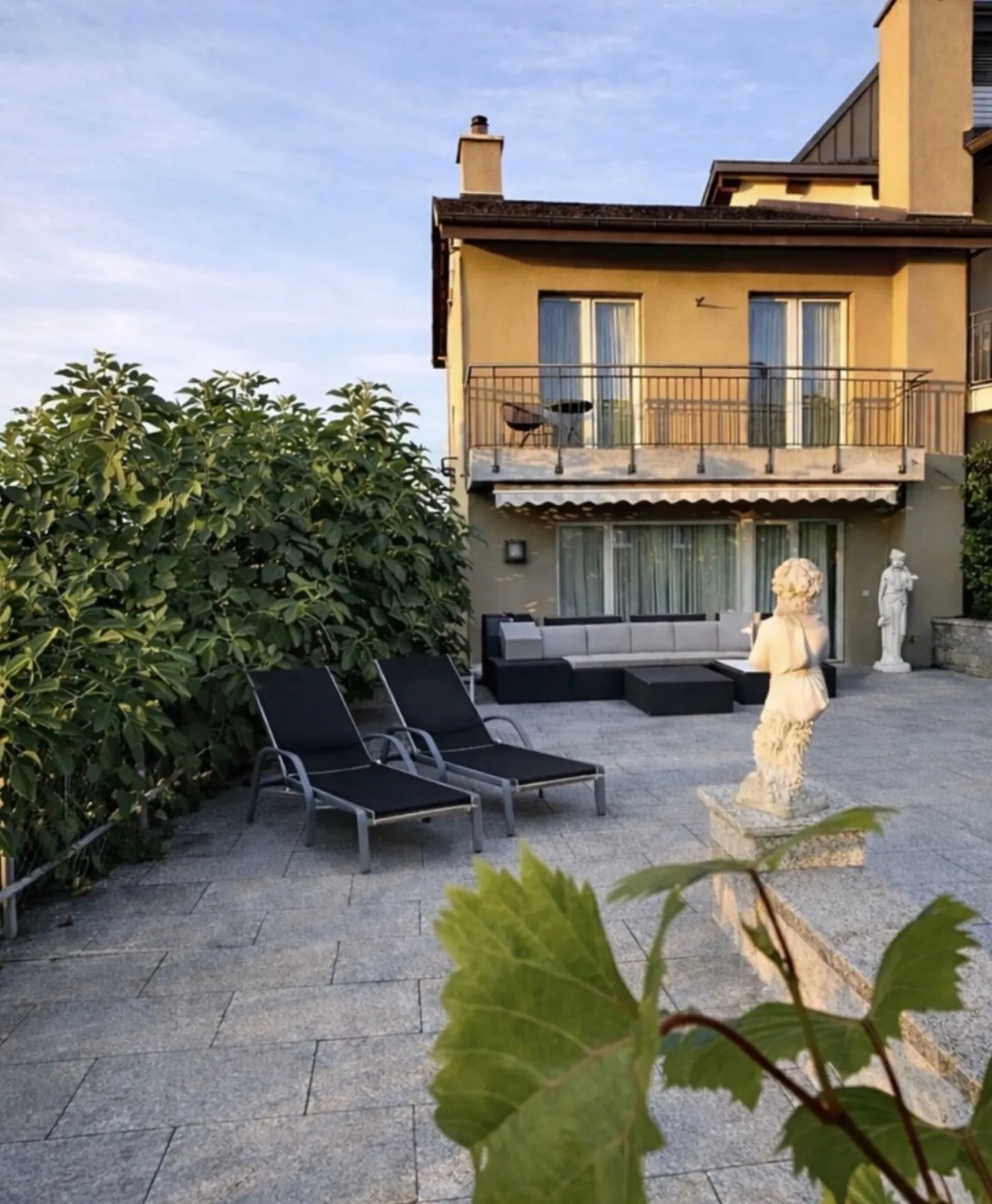 Your Sunny Family Paradise - Garden Oasis - Privacy - Close to the City, Where Wine Grows, Children Laugh, and Evenings are Golden. - Photo 1 of 12