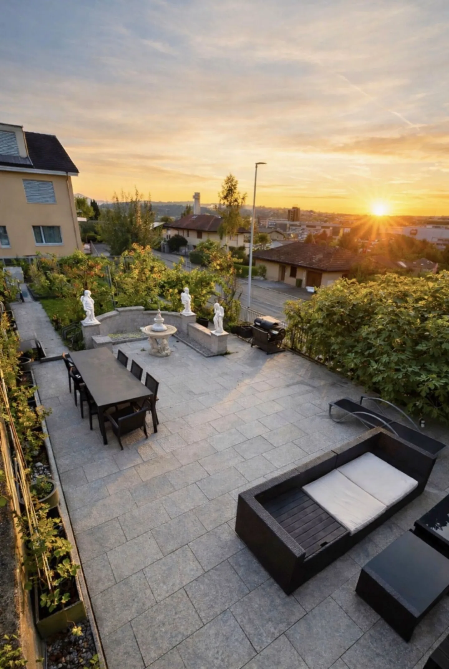 Your Sunny Family Paradise - Garden Oasis - Privacy - Close to the City, Where Wine Grows, Children Laugh, and Evenings are Golden. - Photo 2 of 12