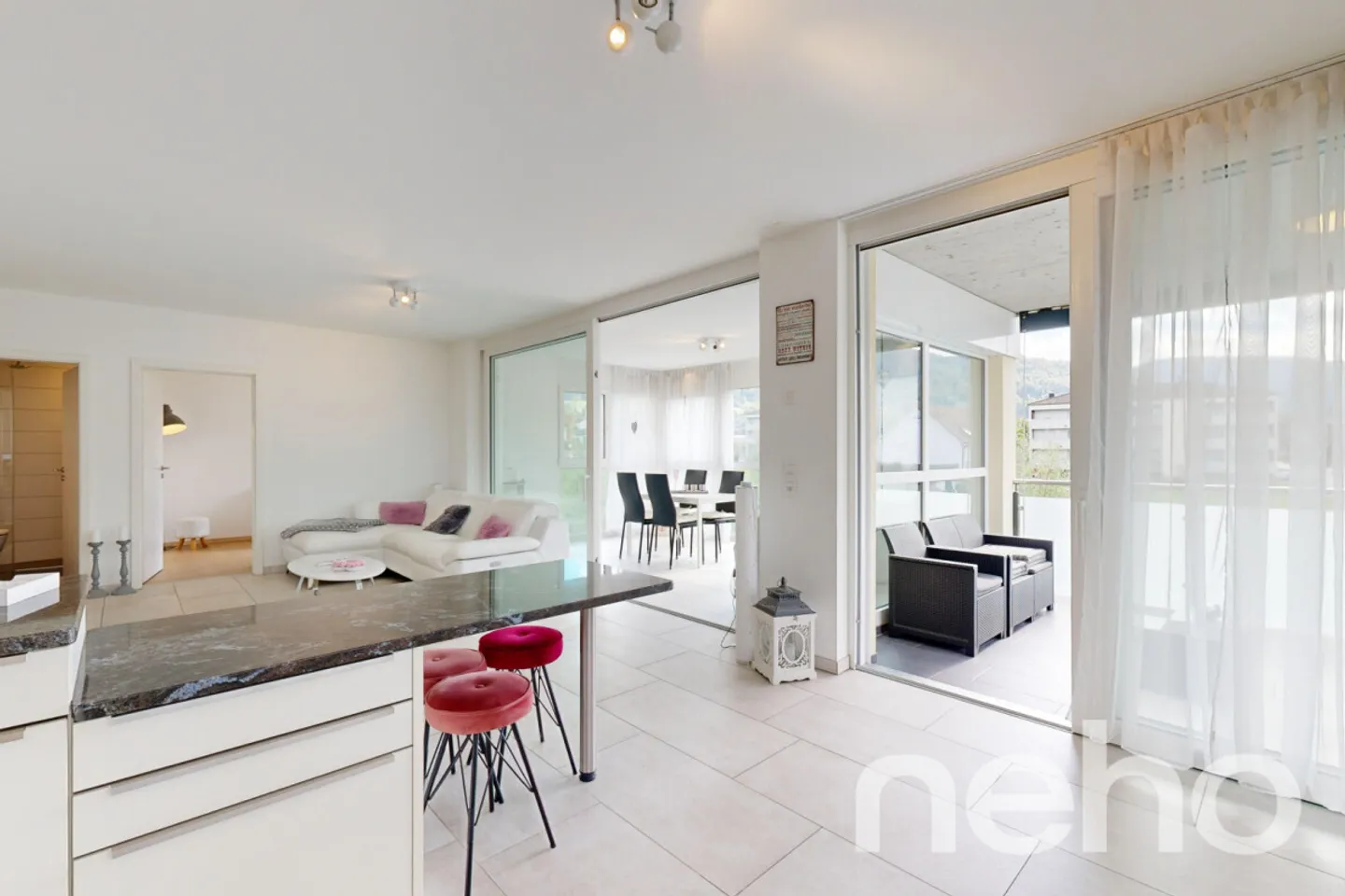 Appartamento moderno di 3,5 stanze con grande giardino d'inverno e balcone - Foto 4 di 11