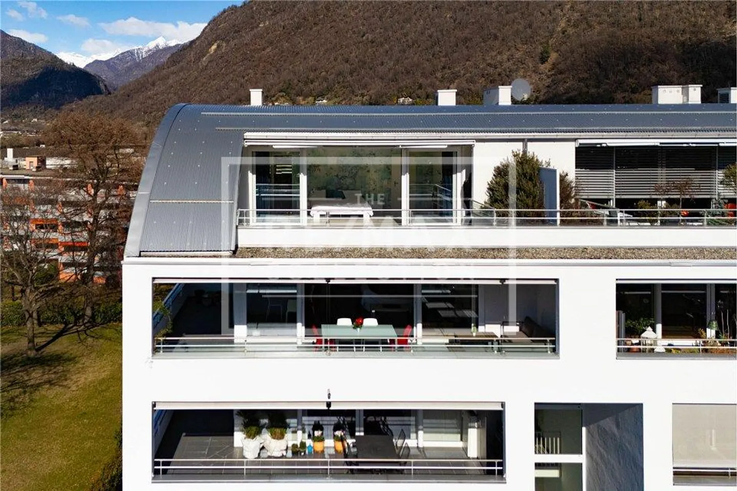 Duplex penthouse with 5 rooms - Photo 3 of 13