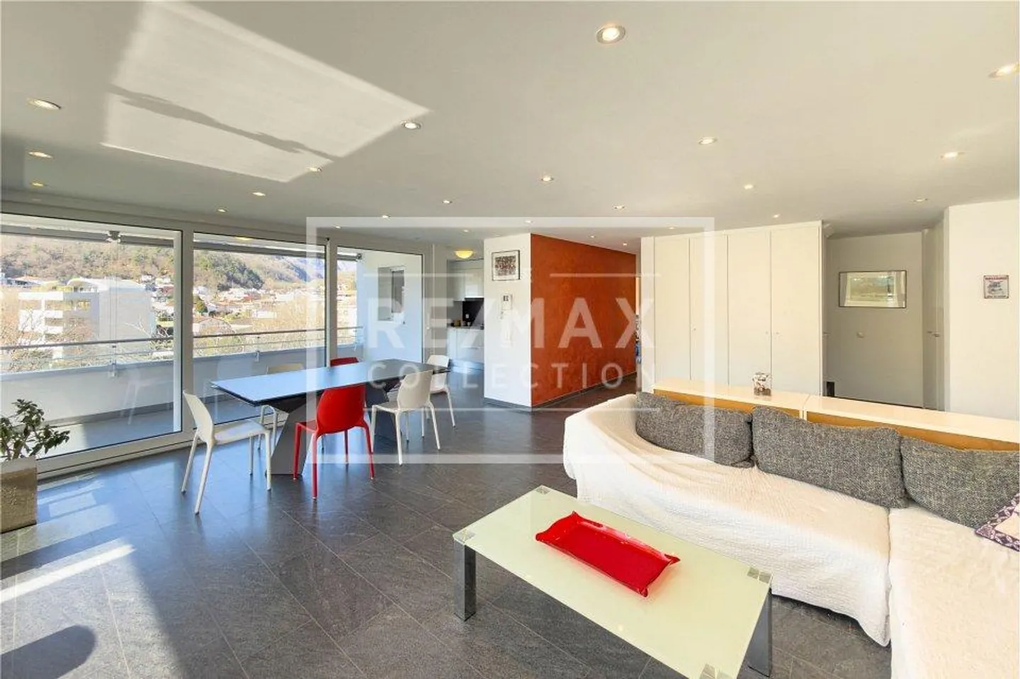 Duplex penthouse with 5 rooms - Photo 4 of 13