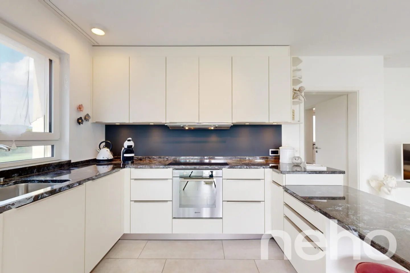 Appartamento moderno di 3,5 stanze con grande giardino d'inverno e balcone - Foto 3 di 11