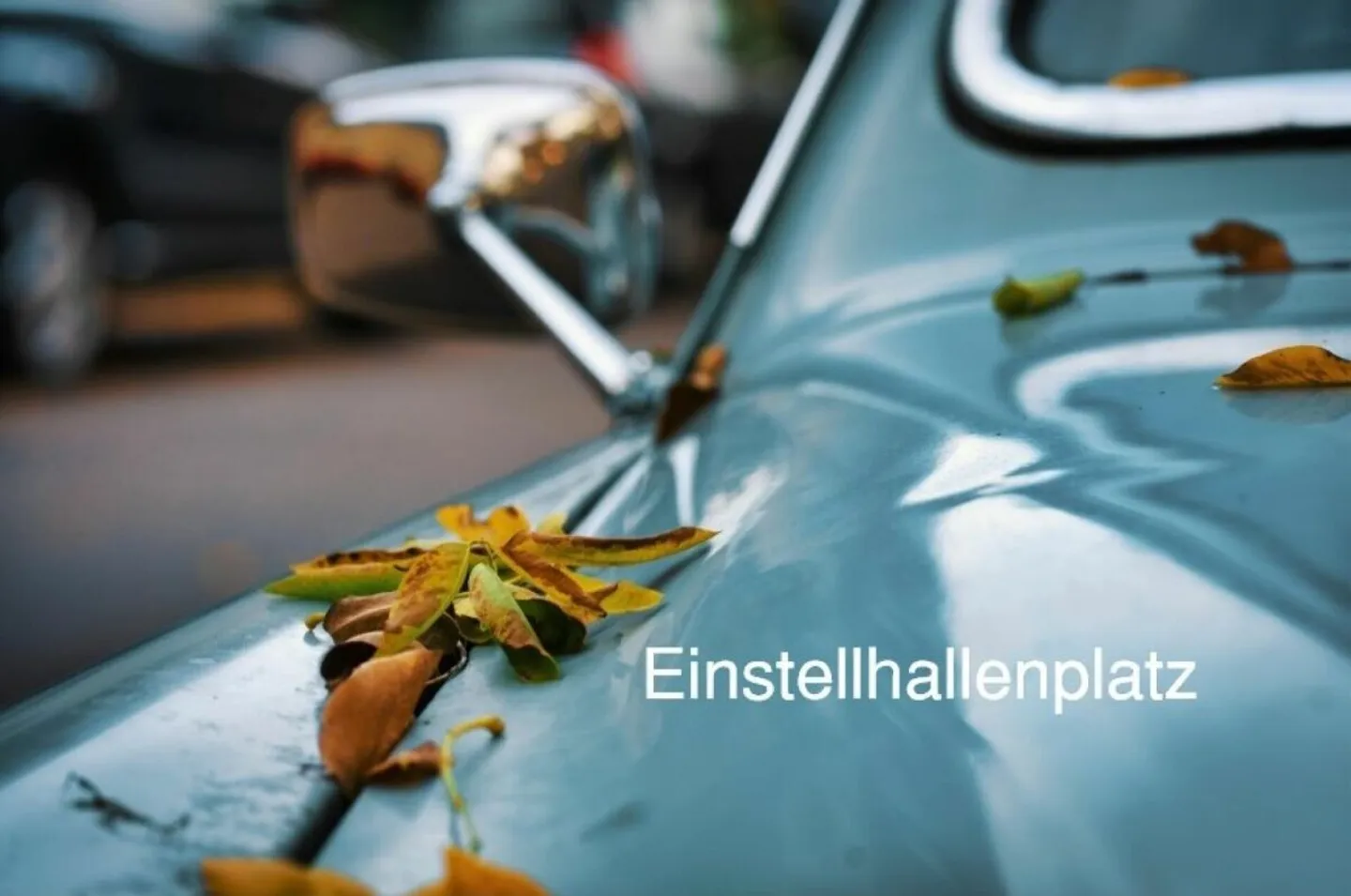 Place de parking dans un garage à Ins pour petites voitures - Photo 1 sur 1