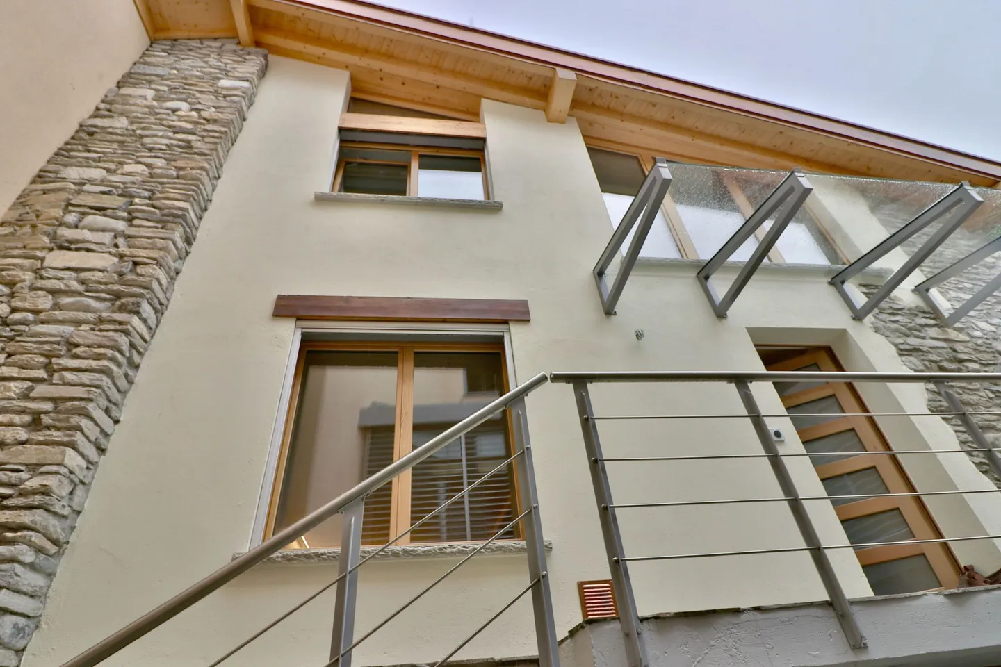 Propriété unique ! Charmante maison de ville avec 3,5 pièces, neuve, avec charme ! - Photo 2 sur 23