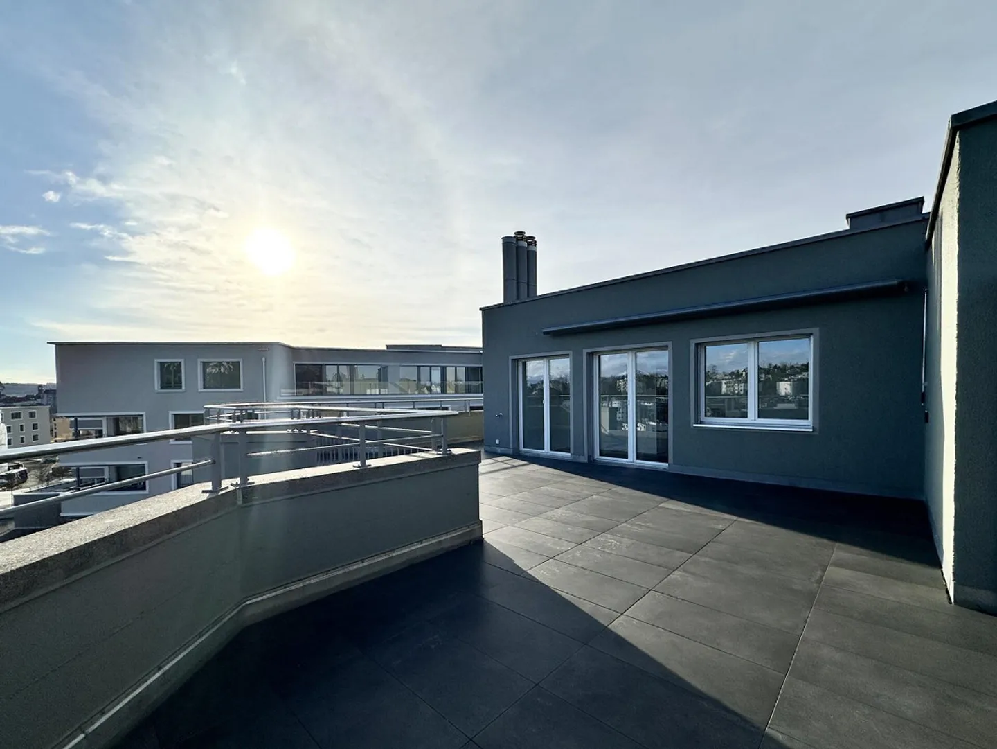Appartamenti attici di 4,5 stanze con grande terrazza, ristrutturati con ascensore - Foto 33 di 59