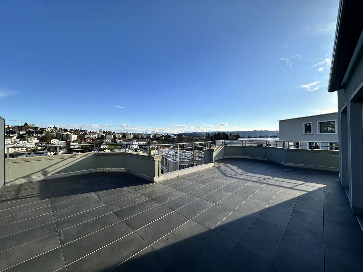 Appartamenti attici di 4,5 stanze con grande terrazza, ristrutturati con ascensore - Foto 34 di 59