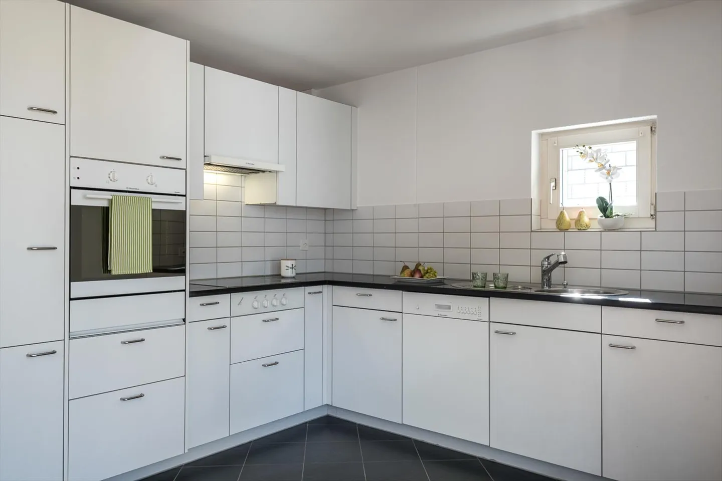 Dream apartment on the top floor "Rent without deposit" - Photo 4 of 8