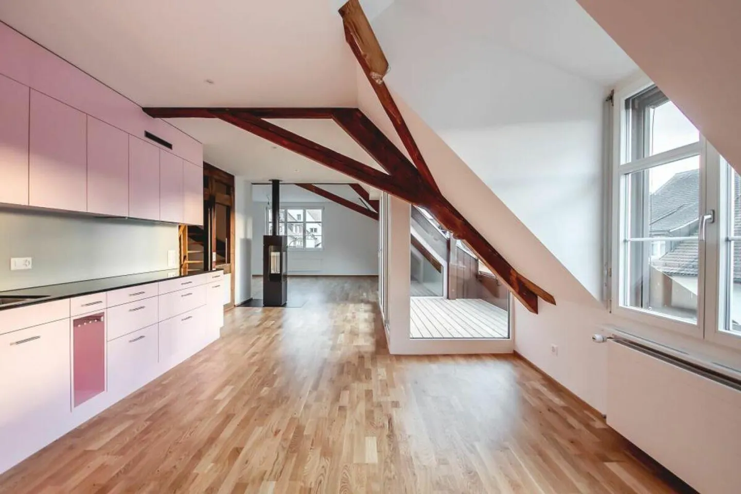 Penthouse moderne de 6 pièces au cœur de la vieille ville - Photo 2 sur 10