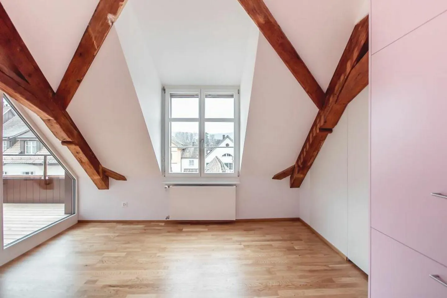 Penthouse moderne de 6 pièces au cœur de la vieille ville - Photo 4 sur 10