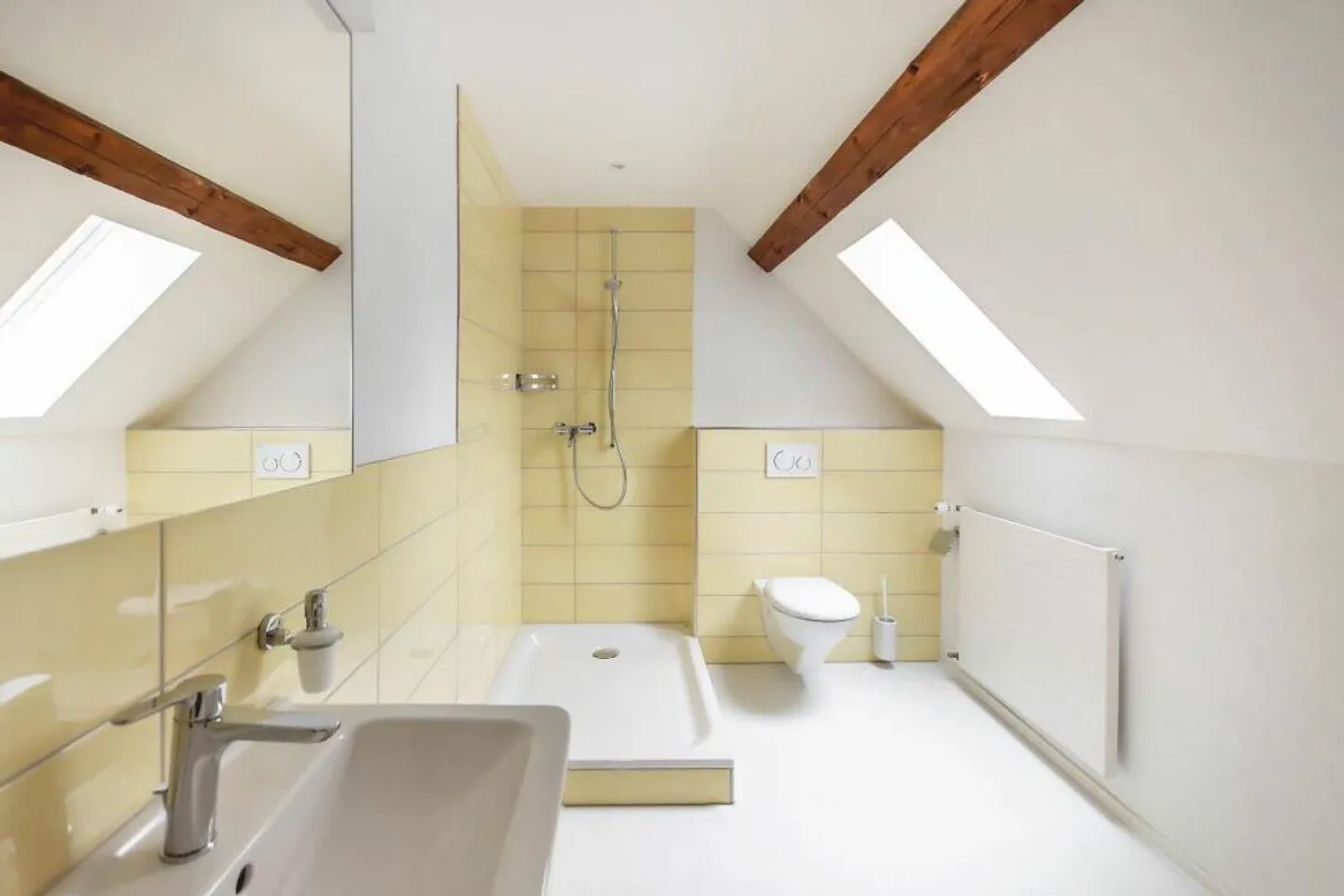 Penthouse moderne de 6 pièces au cœur de la vieille ville - Photo 9 sur 10