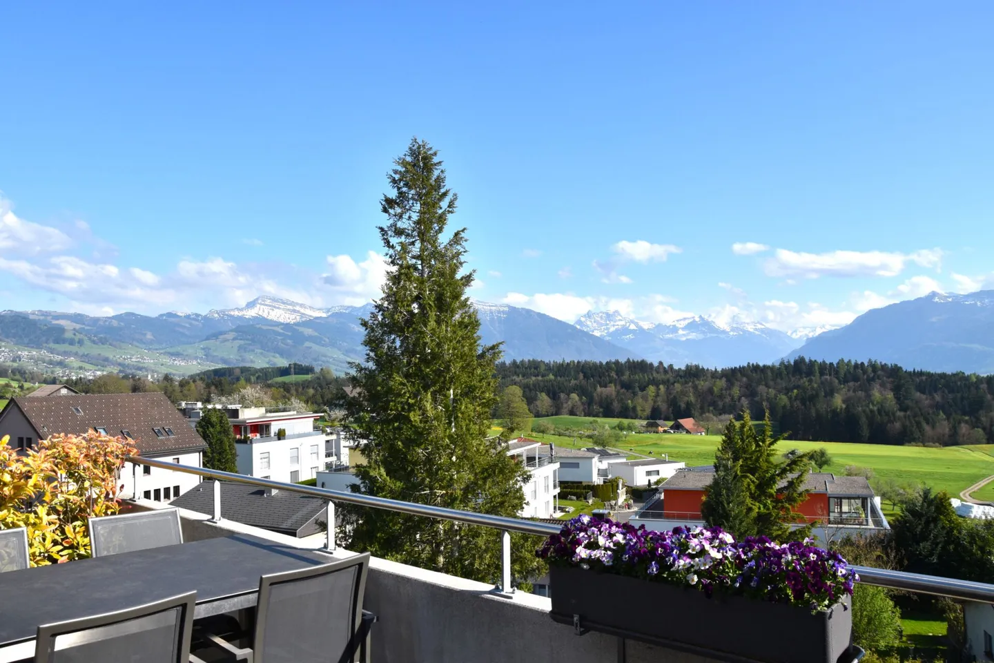 Appartement en attique avec vue panoramique sur les Alpes - Photo 1 sur 12