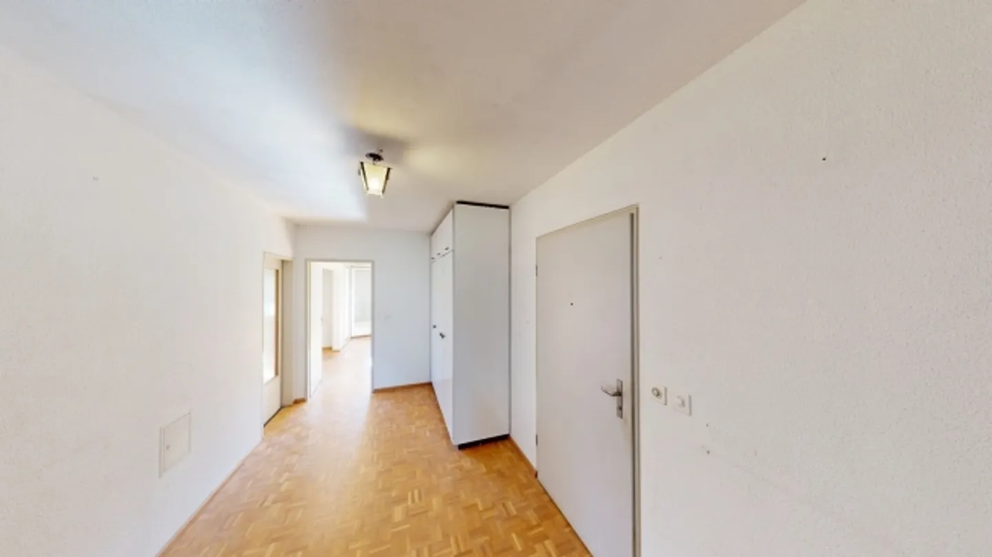 Vicino alla città di Basilea: Ampio appartamento con 4 stanze con ottima connessione disponibile fino al 30 aprile 2026 - Foto 9 di 12