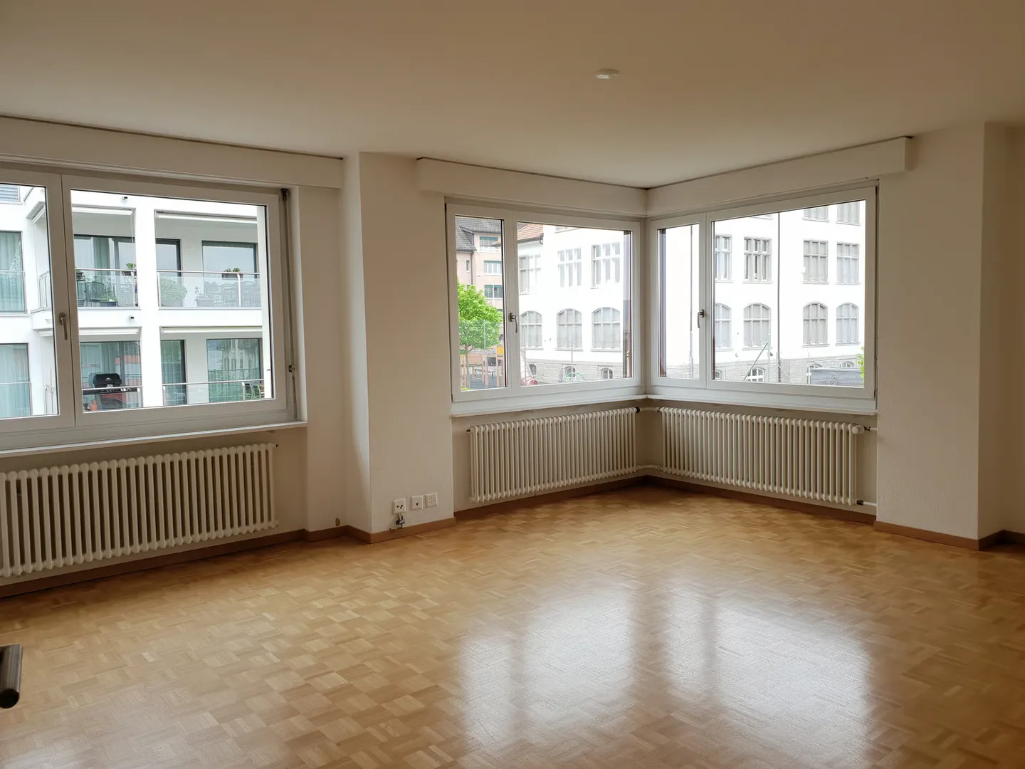 Leben im Dorfzentrum mit allen Annehmlickeiten und Balkon - Foto 1 von 9