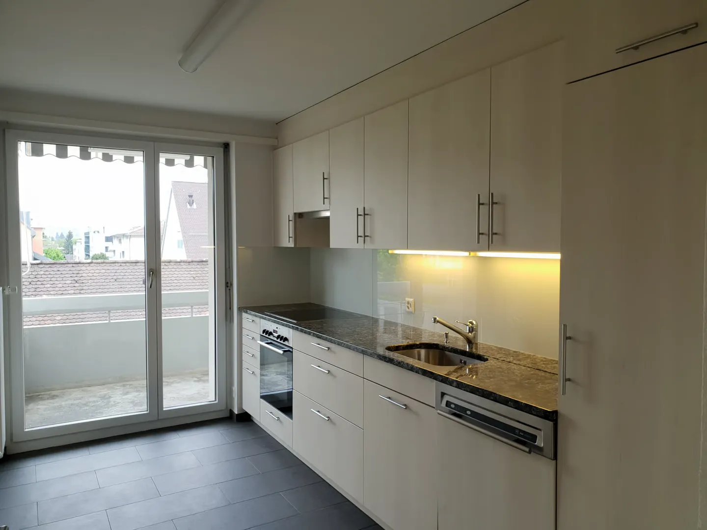 Leben im Dorfzentrum mit allen Annehmlickeiten und Balkon - Foto 2 von 9