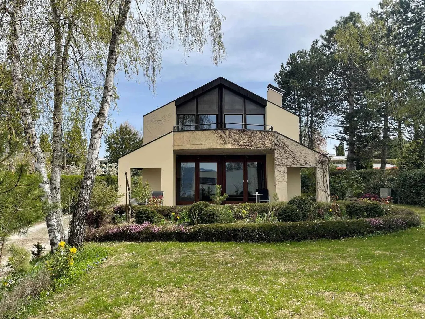 6-room Villa - Photo 1 of 13