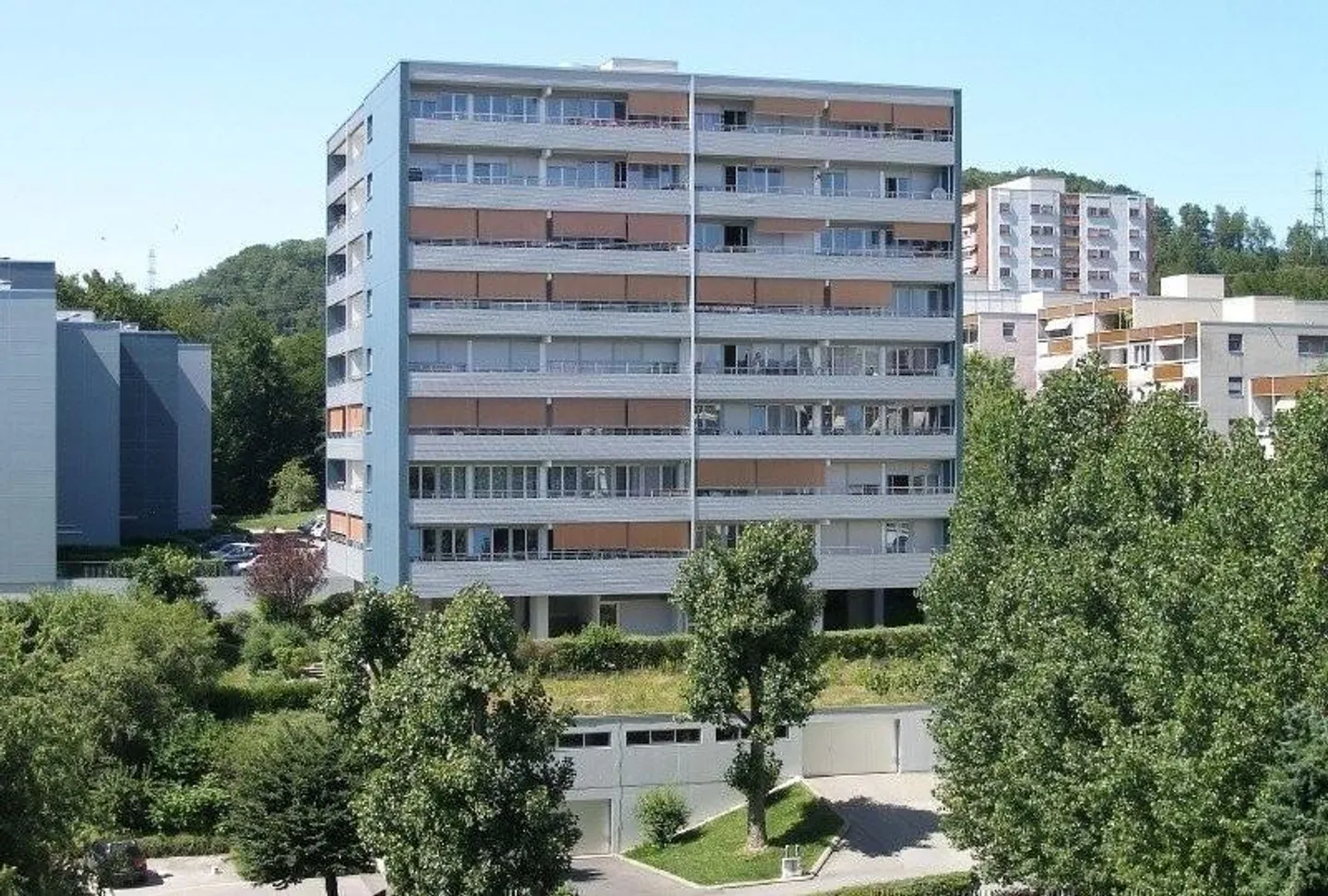 «Cherchez-vous un parking intérieur proche du Chuv et de l'autoroute» - Photo 1 sur 2