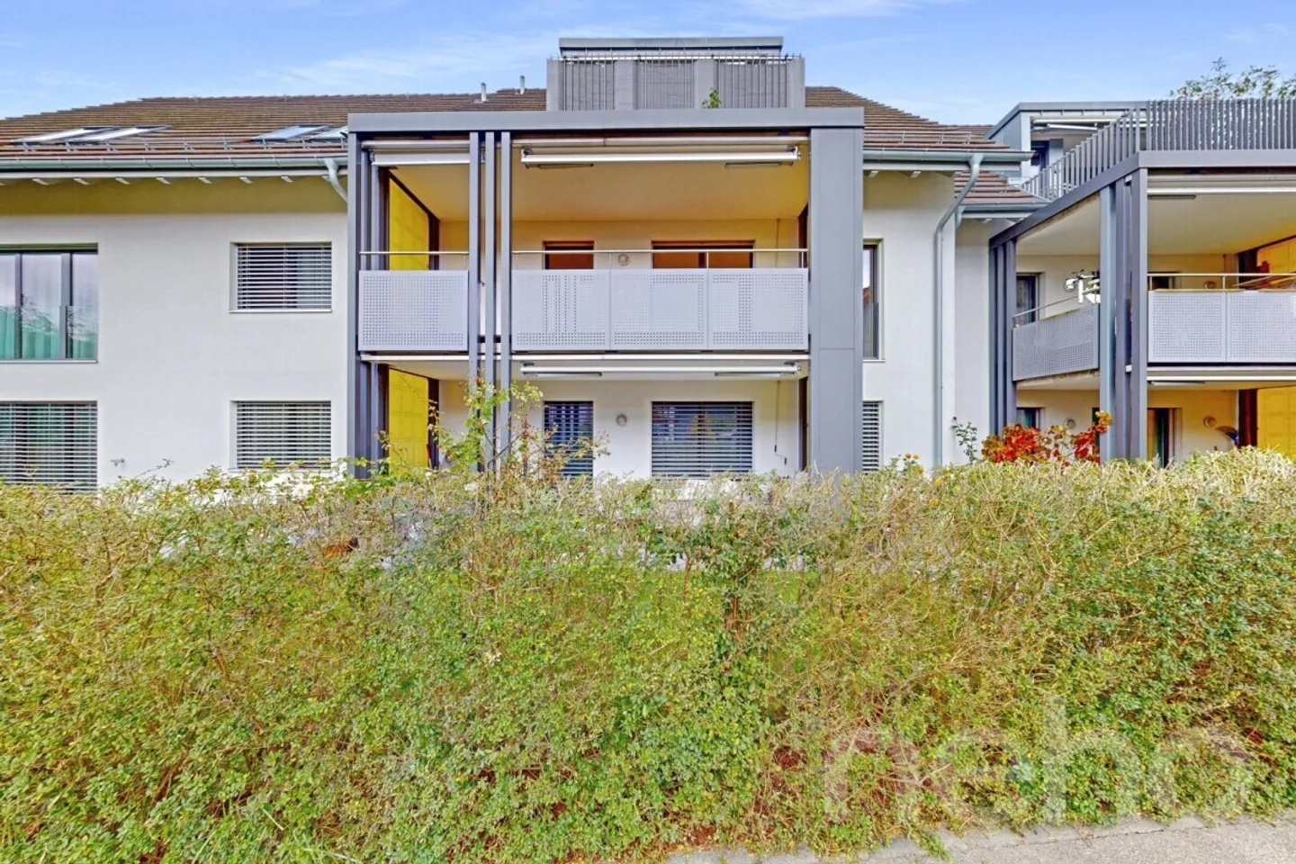 Well-maintained 2.5-room apartment with covered balcony in a quiet location - Photo 3 of 12