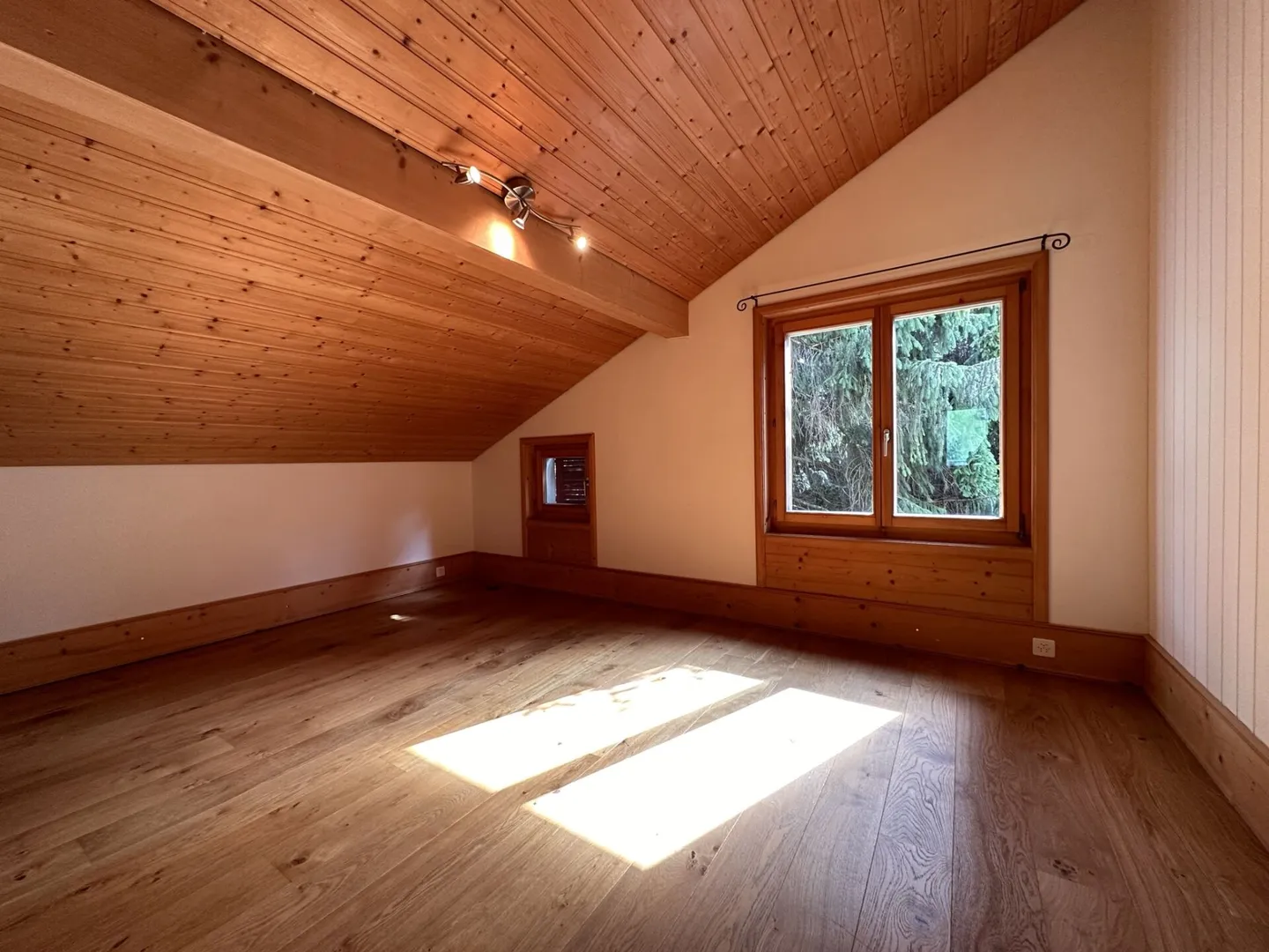 Accogliente appartamento mansardato di 4 stanze in una casa bifamiliare - Foto 5 di 10