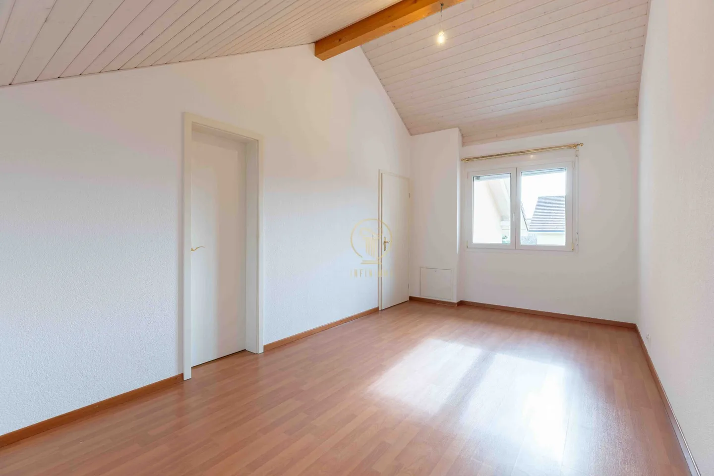 CHAVORNAY - Belle maison de ville de 5,5 pièces avec garage - Photo 6 sur 11