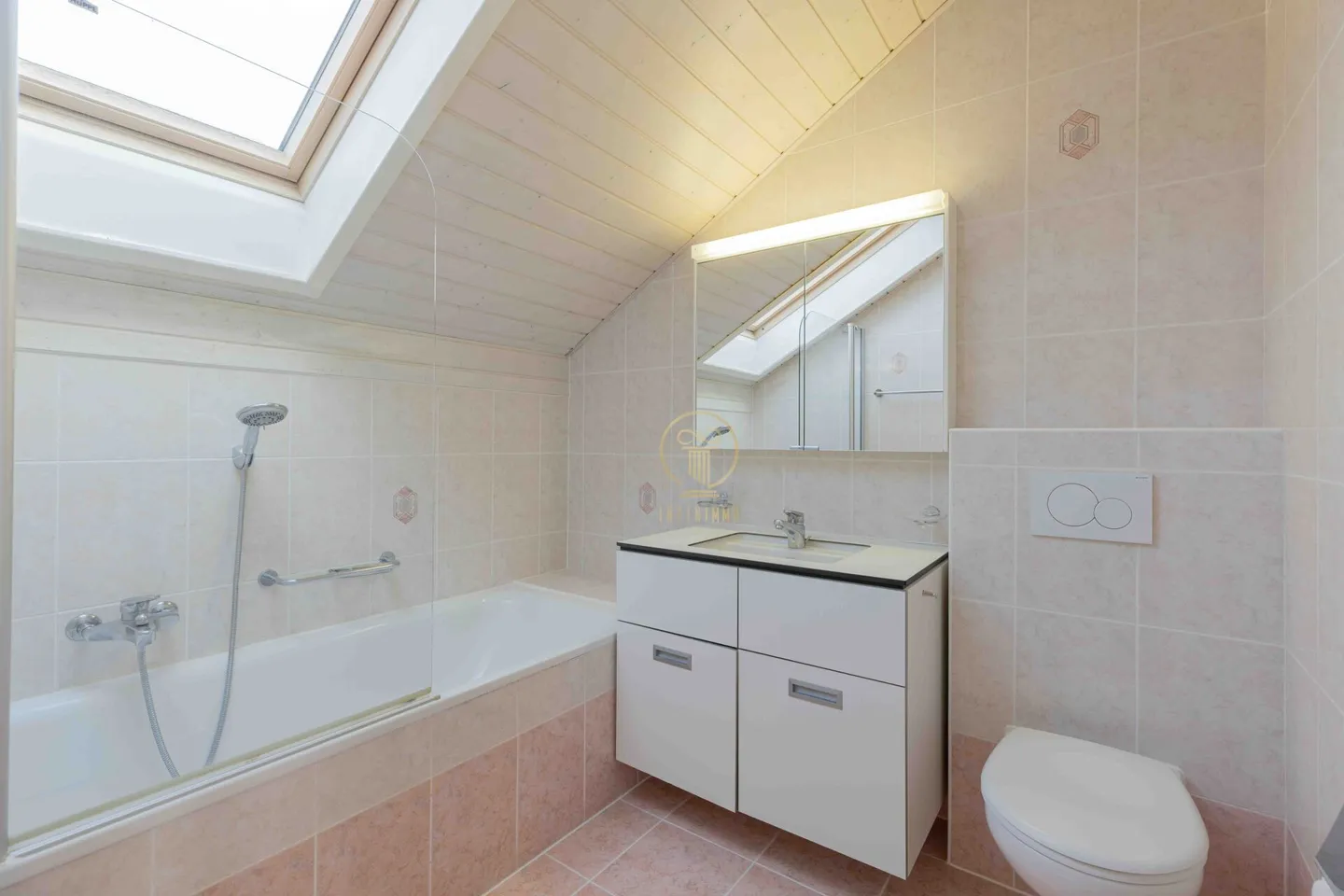 CHAVORNAY - Belle maison de ville de 5,5 pièces avec garage - Photo 7 sur 11