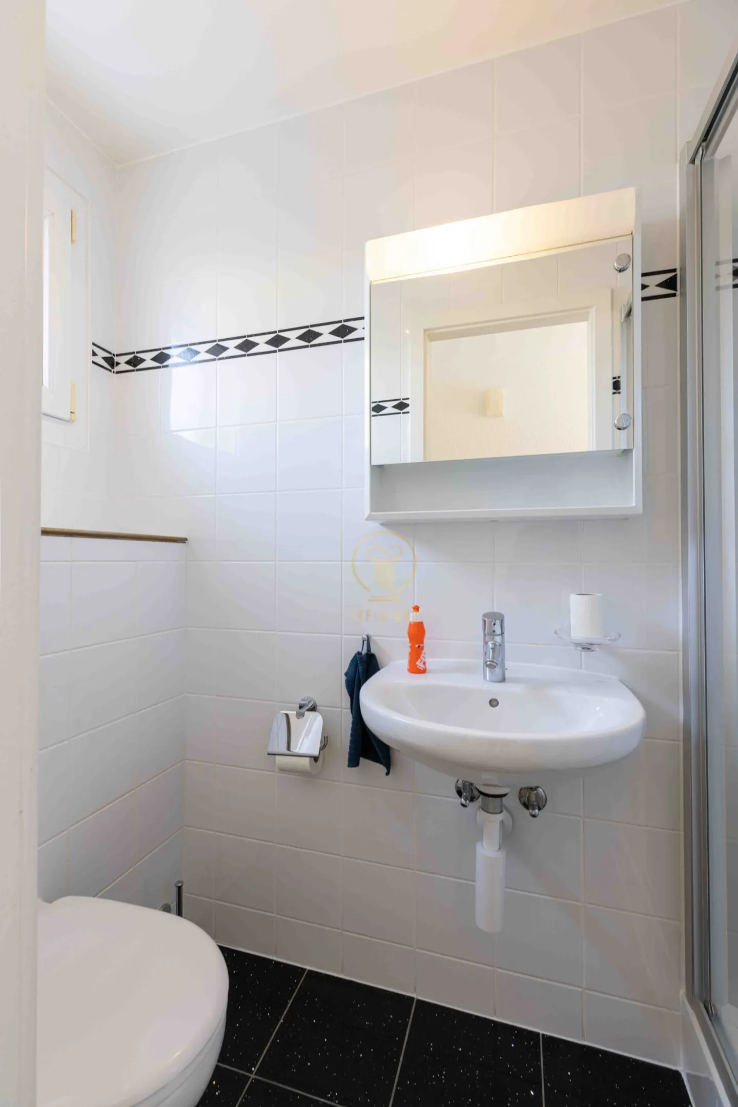 CHAVORNAY - Belle maison de ville de 5,5 pièces avec garage - Photo 10 sur 11