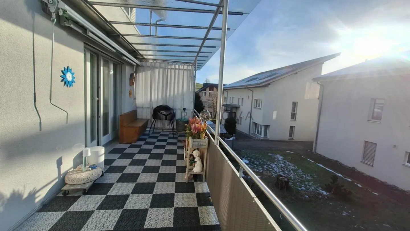 Light, tranquility and comfort - well-kept 3.5 room apartment with sunny... - Photo 10 of 11