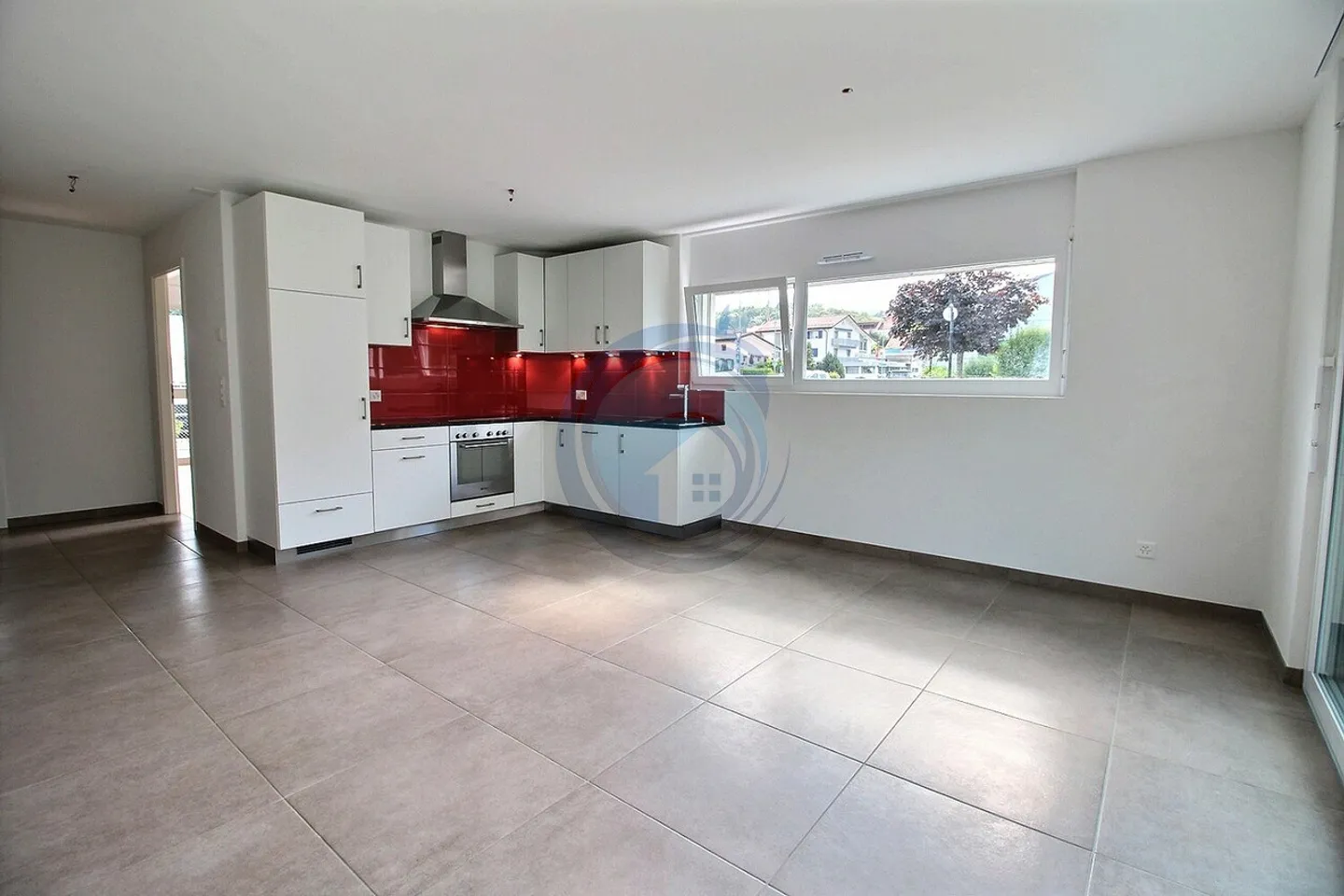 MAGNIFIQUE APPARTEMENT DE 3,5 PIÈCES AVEC TERRASSE - Foto 2 von 9