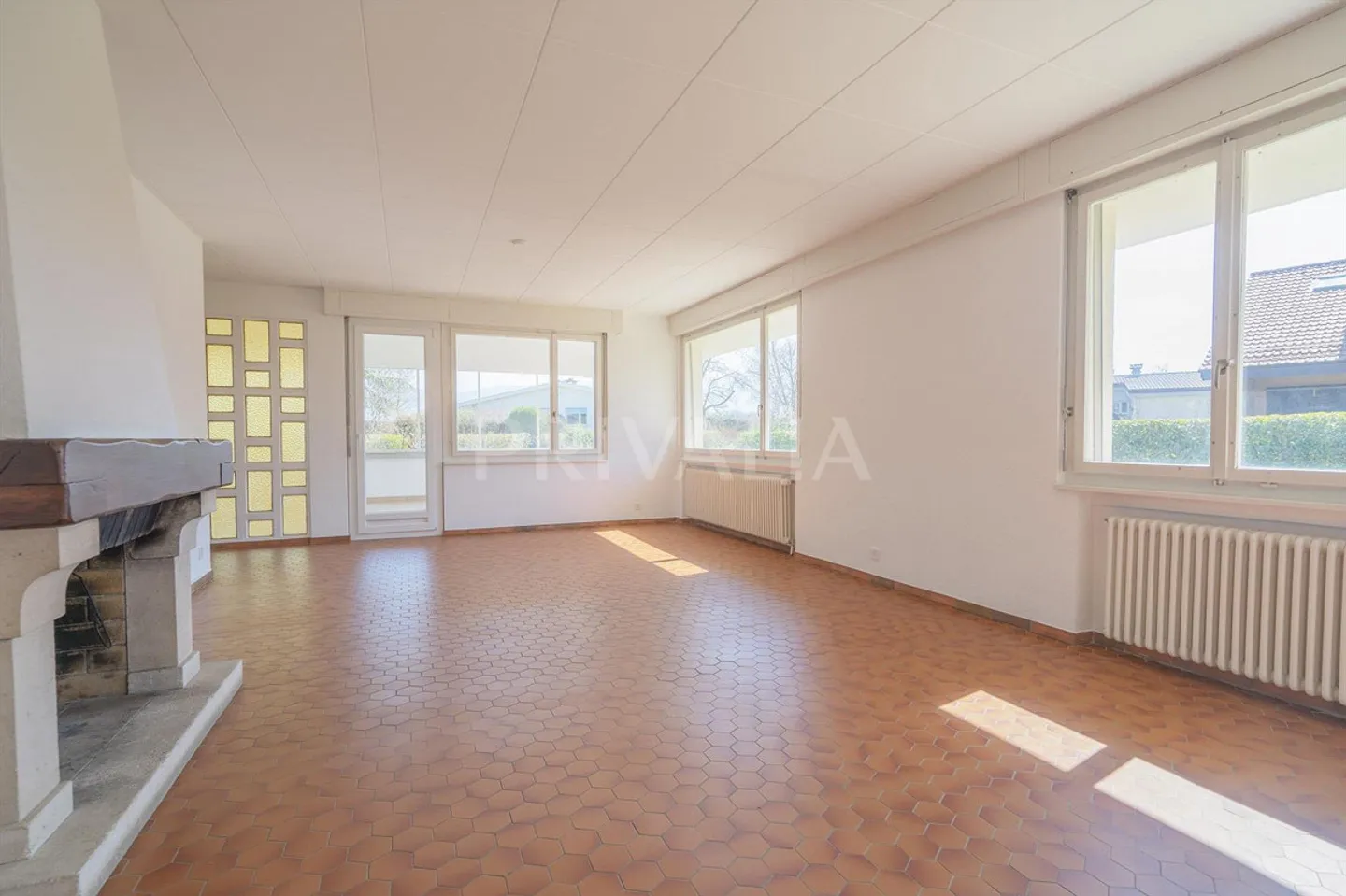 Beautiful single-storey villa with garden in the heart of C... - Photo 1 of 11