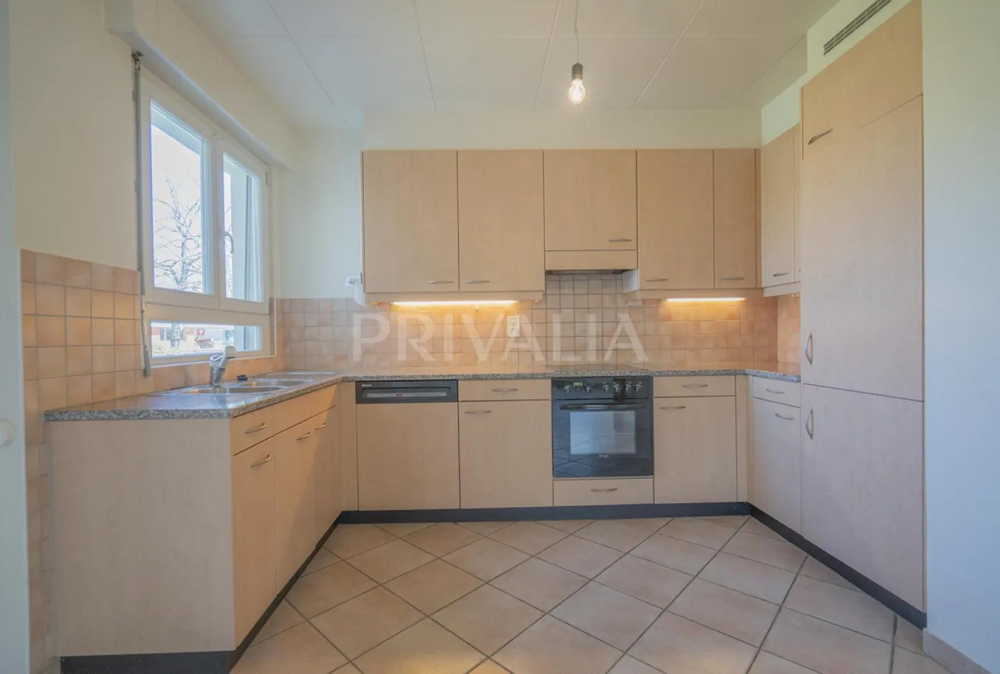 Beautiful single-storey villa with garden in the heart of C... - Photo 2 of 11