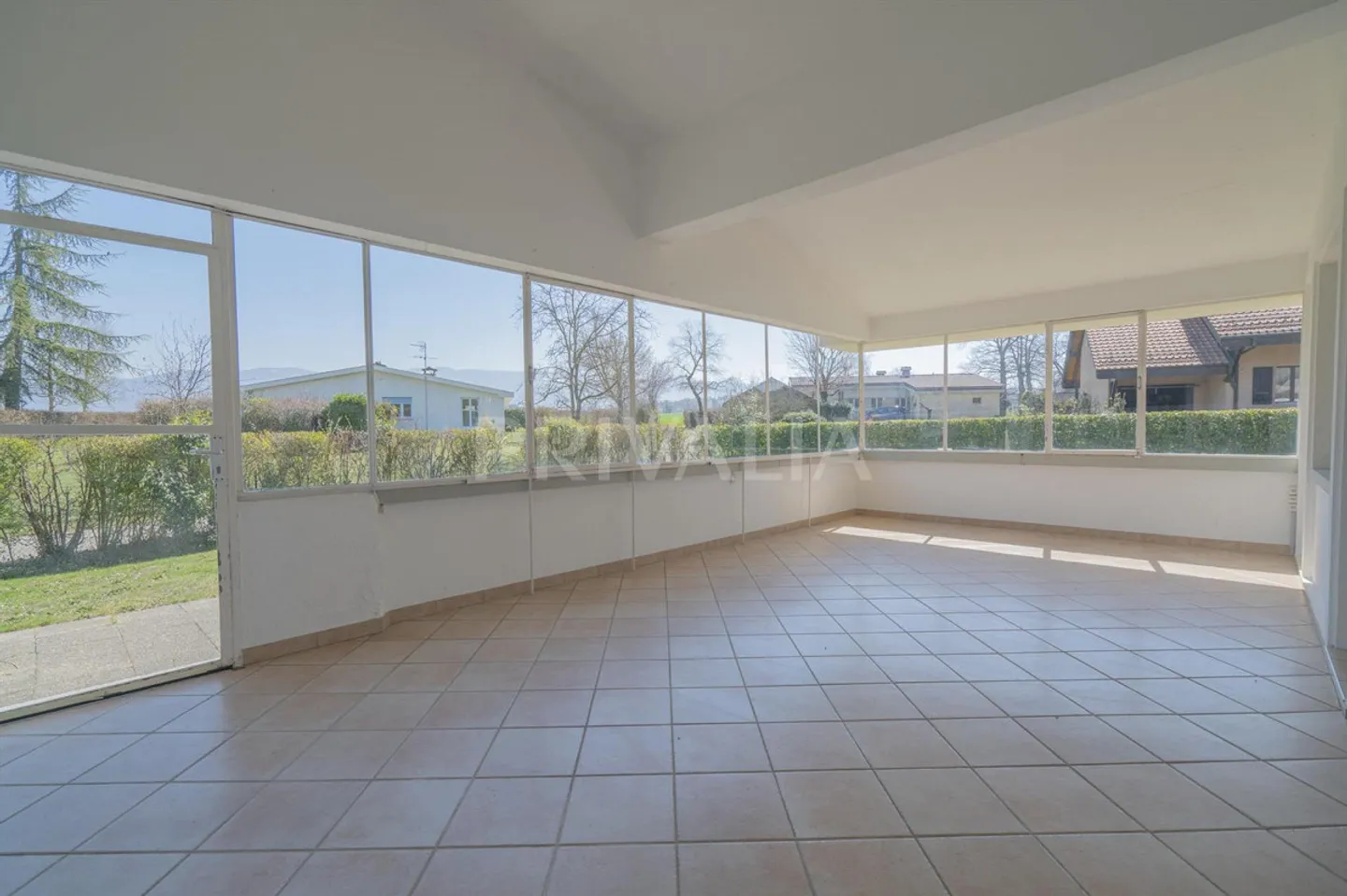 Beautiful single-storey villa with garden in the heart of C... - Photo 4 of 11