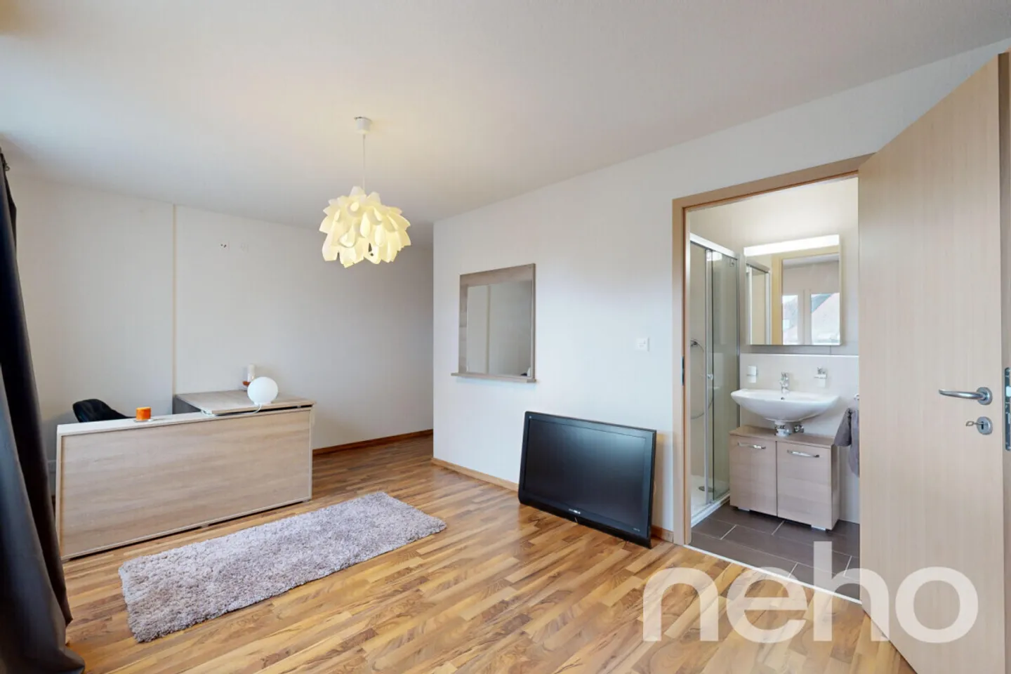 Außergewöhnliches Duplex mit renovierter Terrasse in Geneveys-sur-Coffrane - Foto 9 von 13