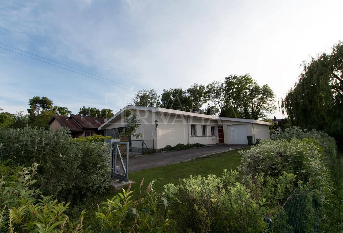 Beautiful single-storey villa with garden in the heart of C... - Photo 10 of 11