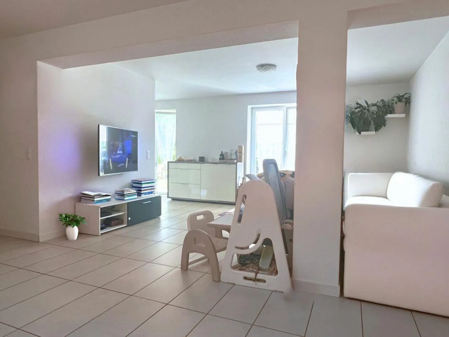 Appartement moderne avec jardin - Photo 5 sur 9