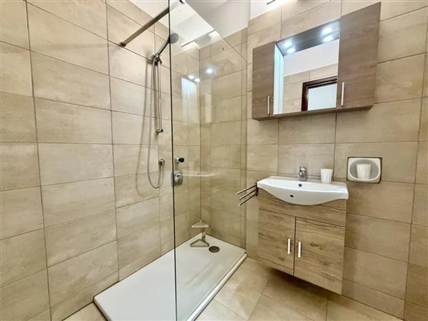 Lugano: Möblierte Wohnung 2.5 Zimmer - Foto 8 von 9