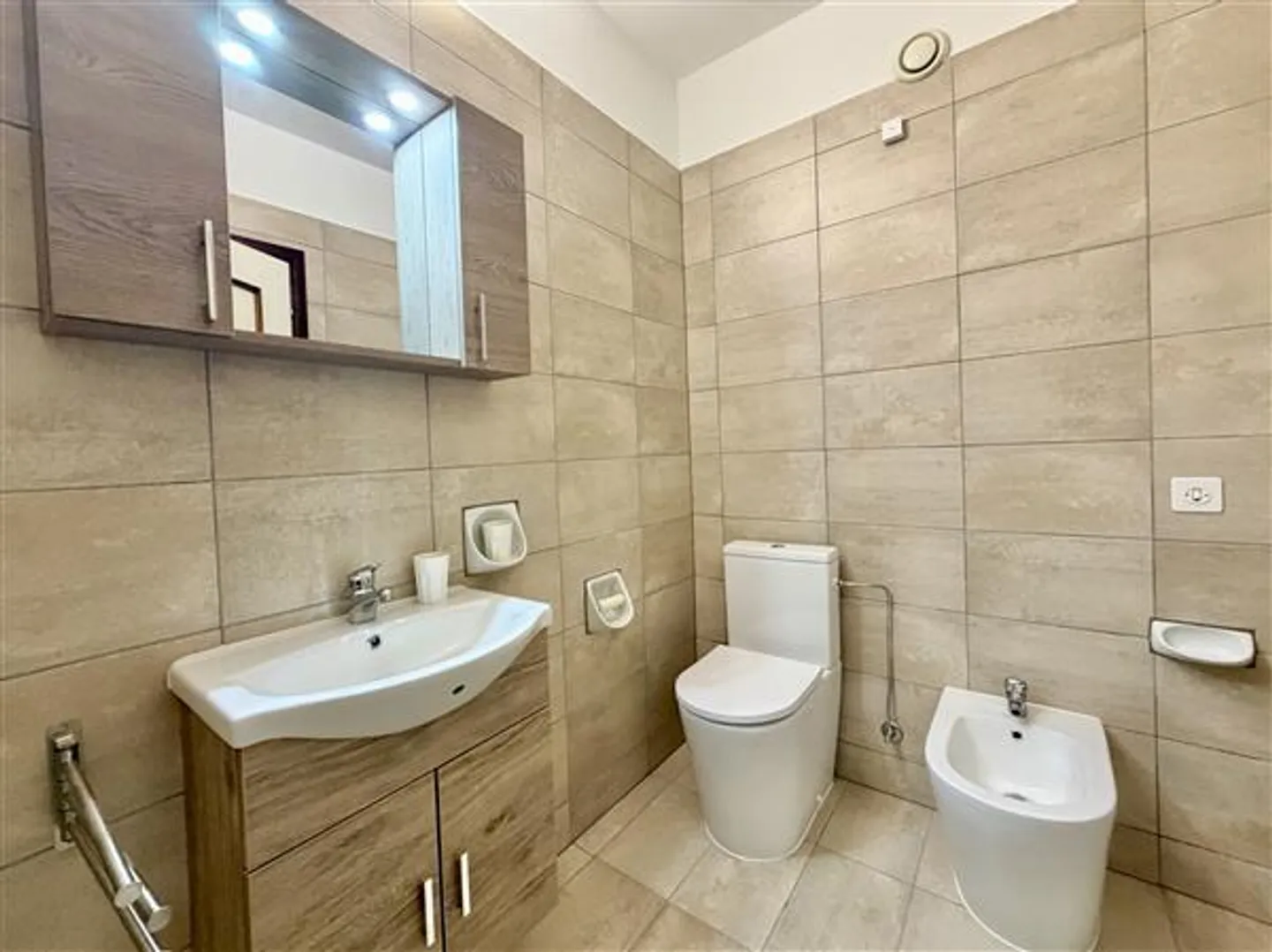 Lugano: Möblierte Wohnung 2.5 Zimmer - Foto 9 von 9
