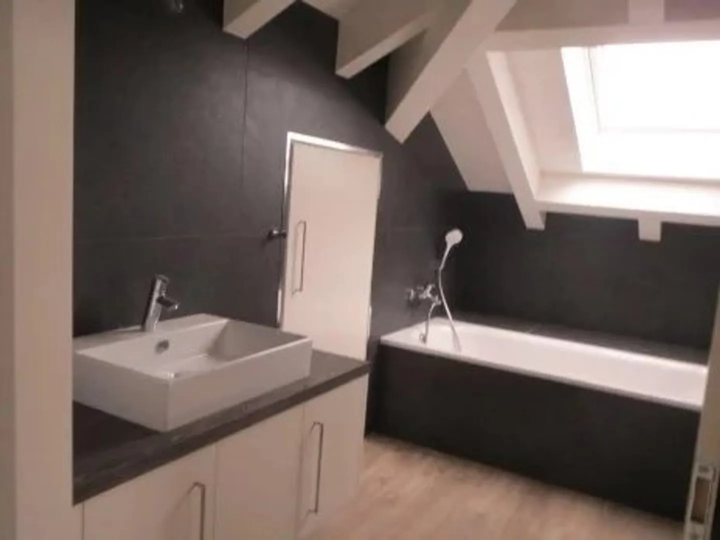 Magnificent 3.5-room apartment in the attic - Photo 7 of 12