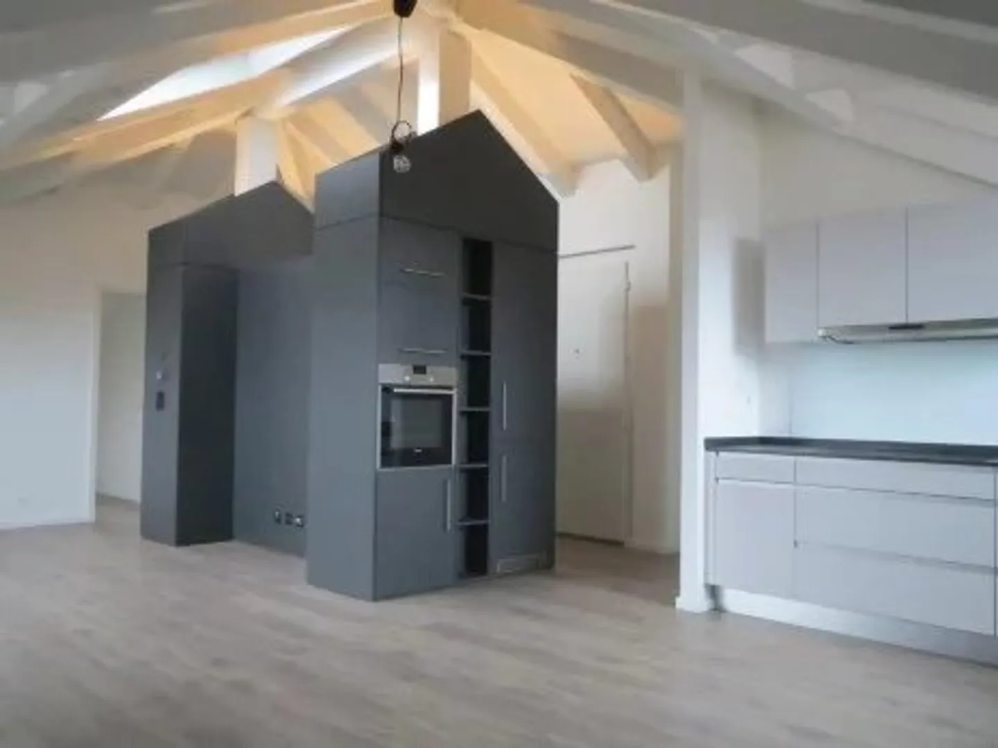 Magnificent 3.5-room apartment in the attic - Photo 2 of 12